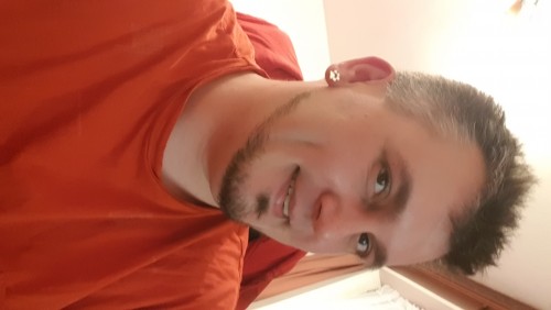 Tlapka do ucha