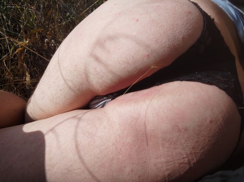 Rád si dávam tangaciky.a som v nich nadržaný a pripravený na to keď do mňa zasunies svojho do konca